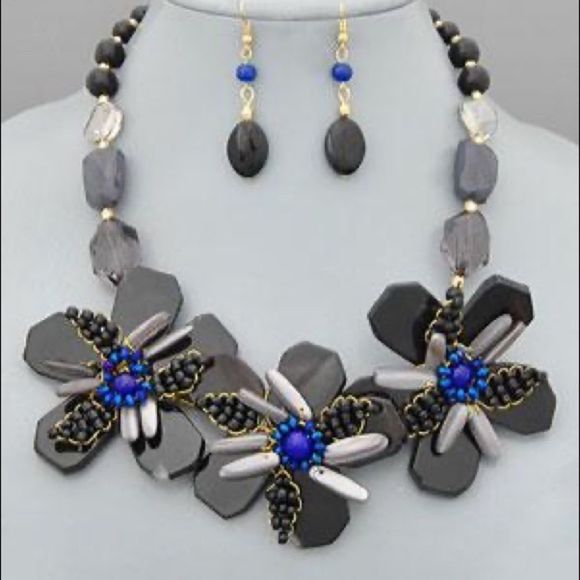 Semi precious stone floral statement piece necklace set - Picture 1 of 3